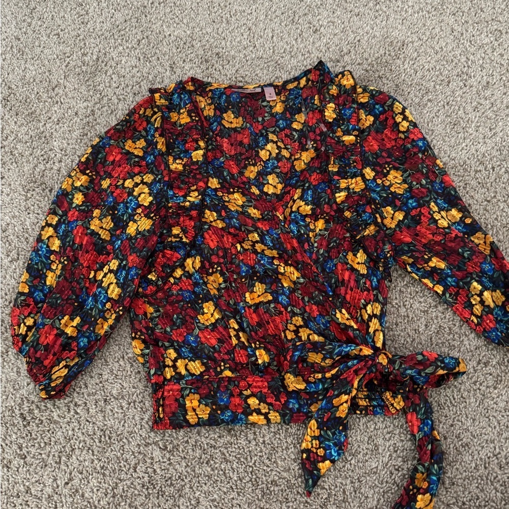 The Buckle Willow and Root Floral Top Size Small With Tie